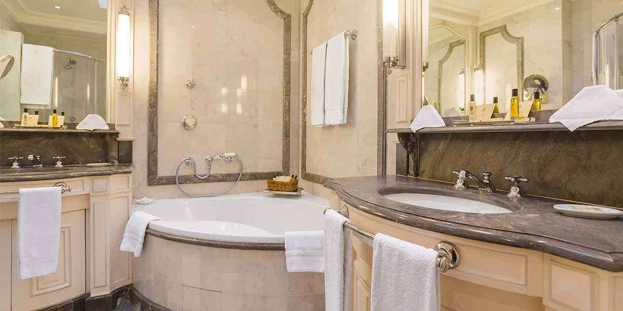 ジュニアスイート 14 Junior Suite bathroom 6 Luxembourg Parc Hotel Paris jpg